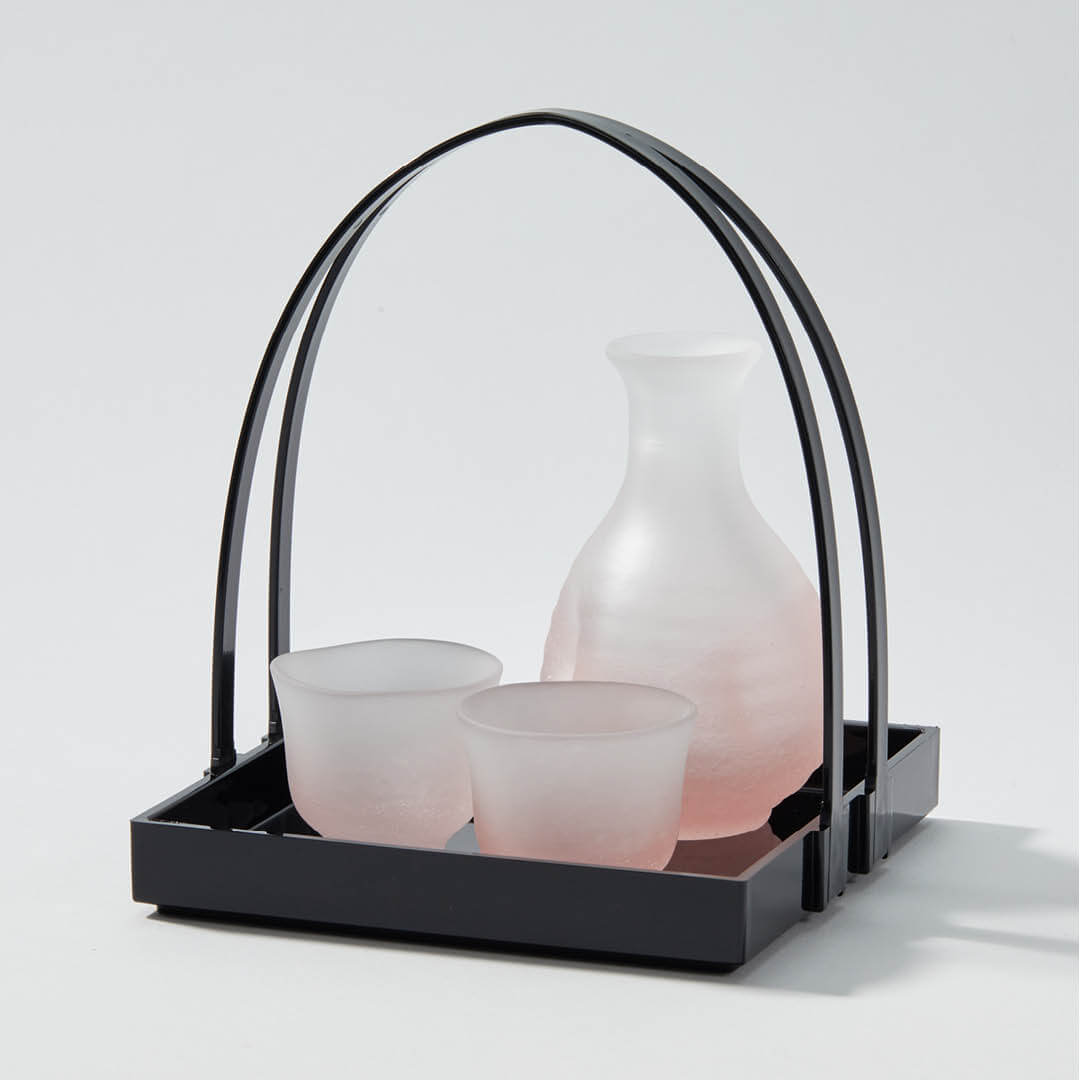 “Fubuki” Sake Set With Handbasket (Pink), side view