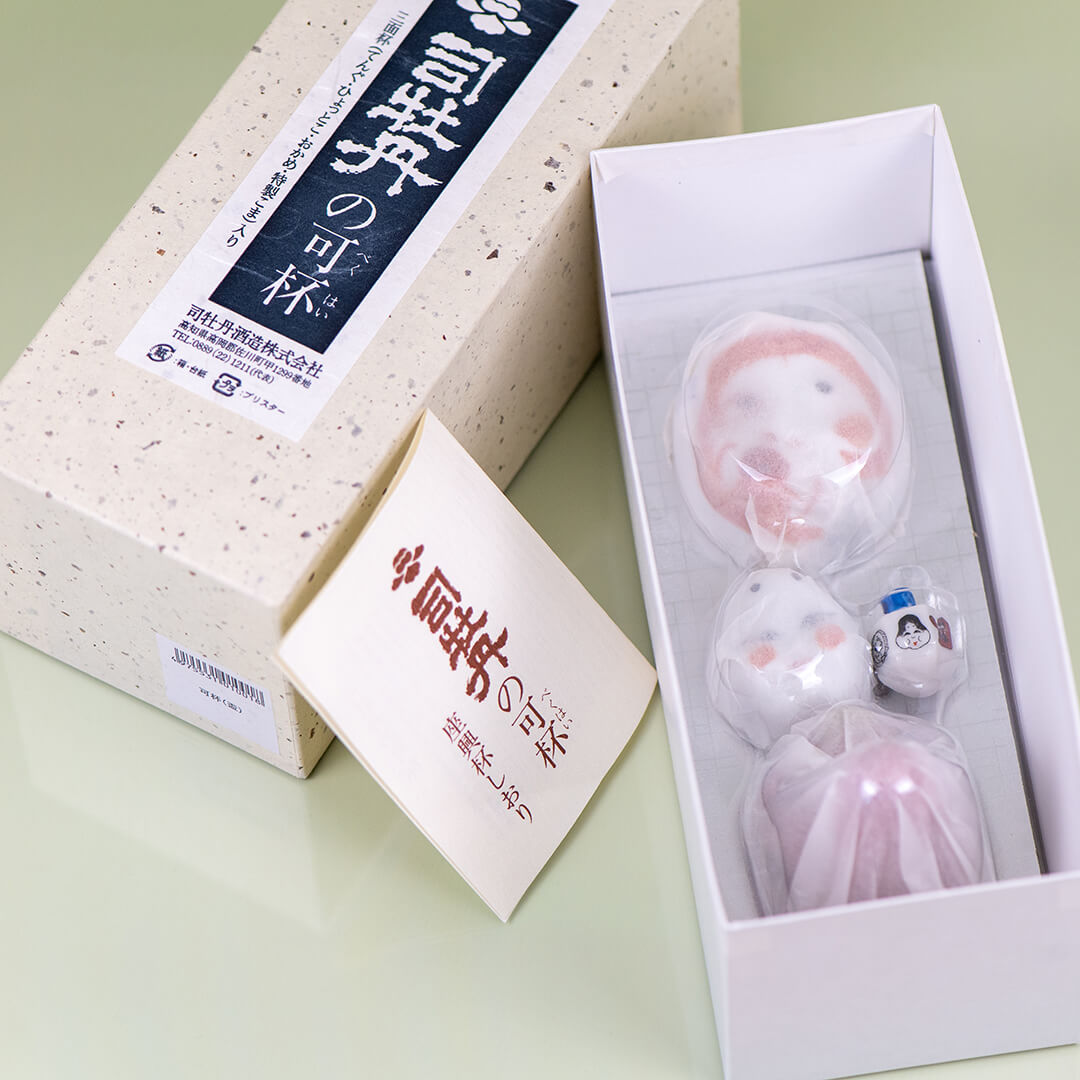 Tsukasabotan Bekuhai Game Kit inside the package box