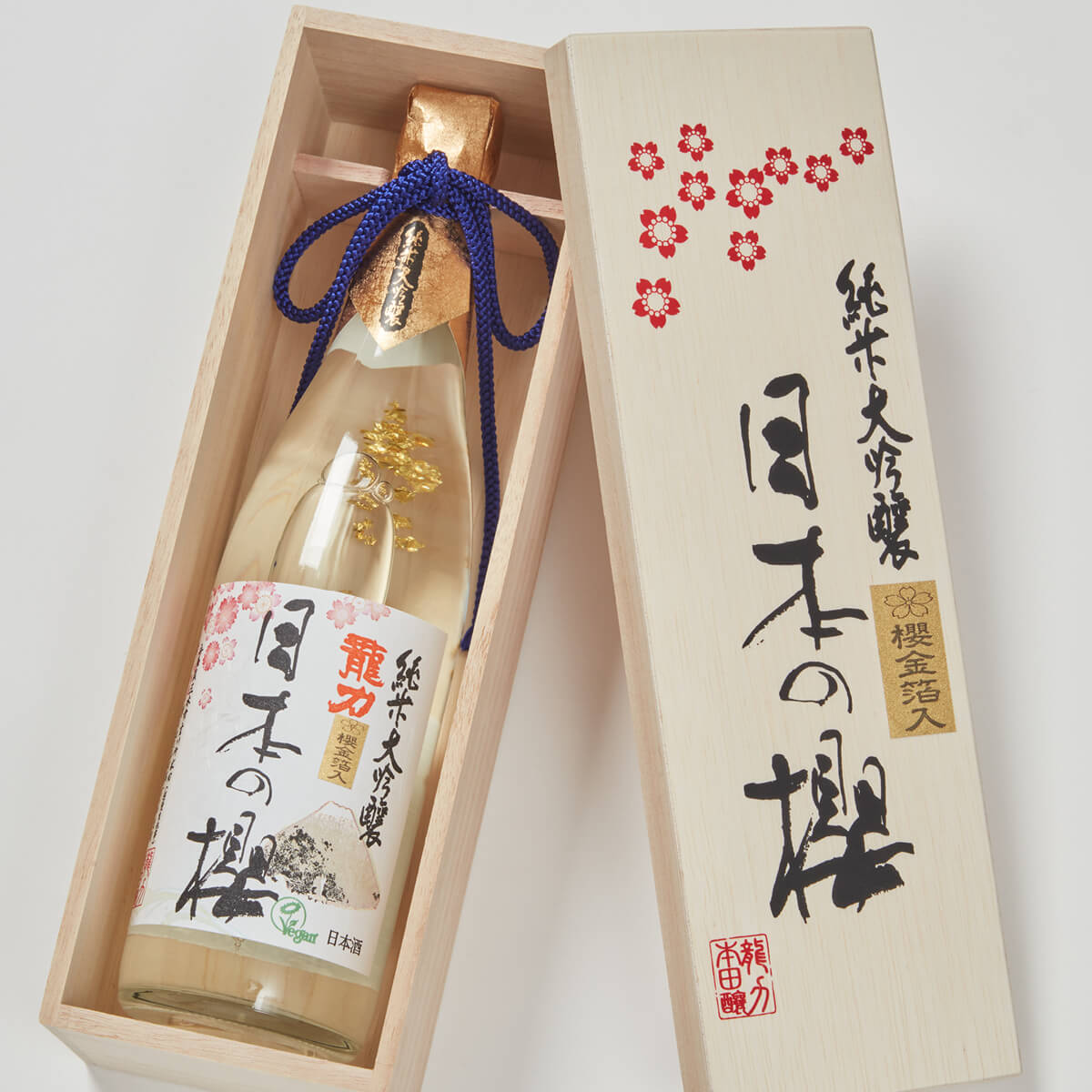 Tatsuriki “Nihon no Sakura Gold” Junmai Daiginjo, lying inside a product box