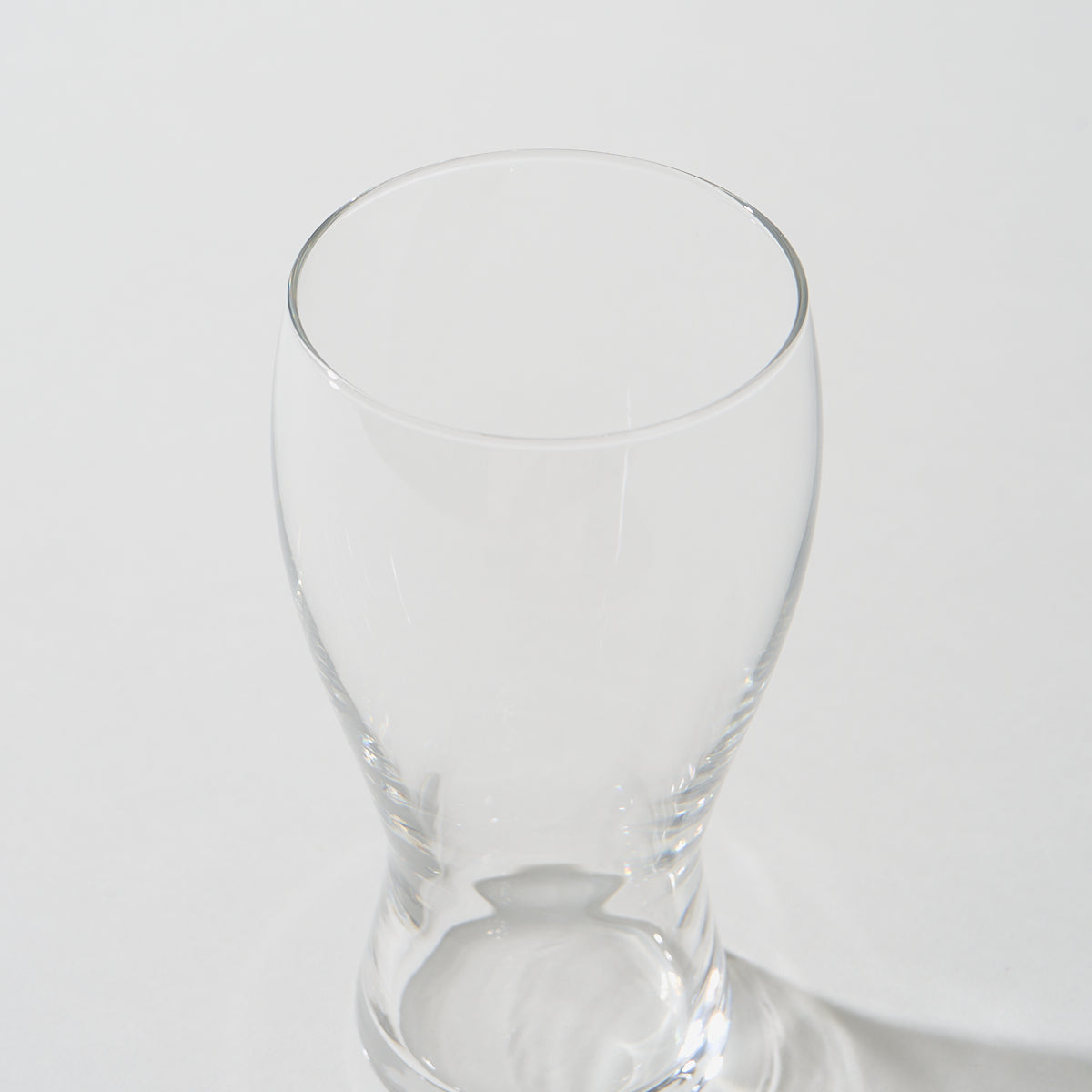 “Aderia” Craft Beer Master Glass Mellow, upward angled close view