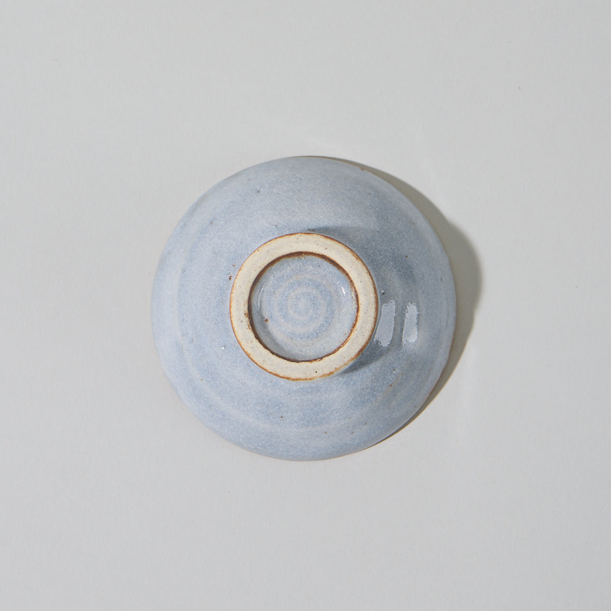 Sorisakazuki Cup with Light Gray Shino, bottom view