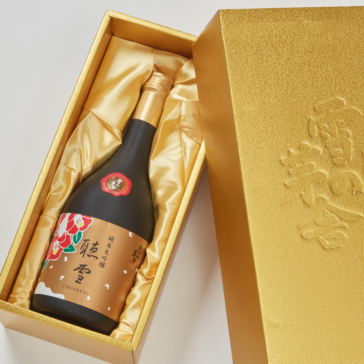 Yuki no Bosha “Chosetsu” Sound of Snow Junmai Daiginjo, lying inside a product box