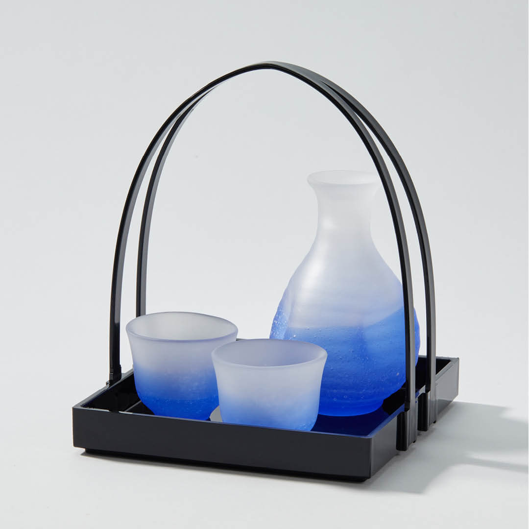 “Fubuki” Sake Set With Handbasket (Blue), side view