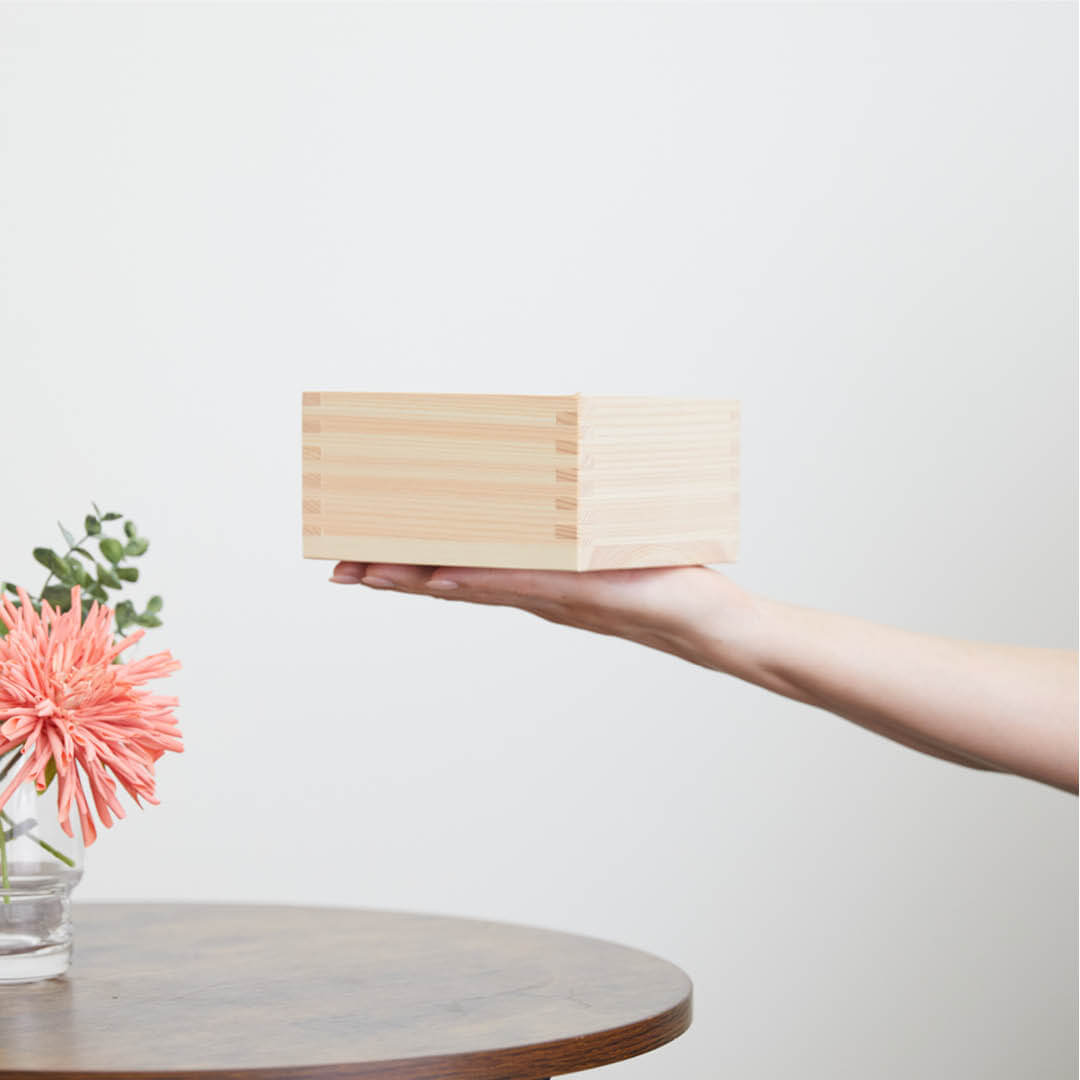 Hinoki Masu Large, on a hand