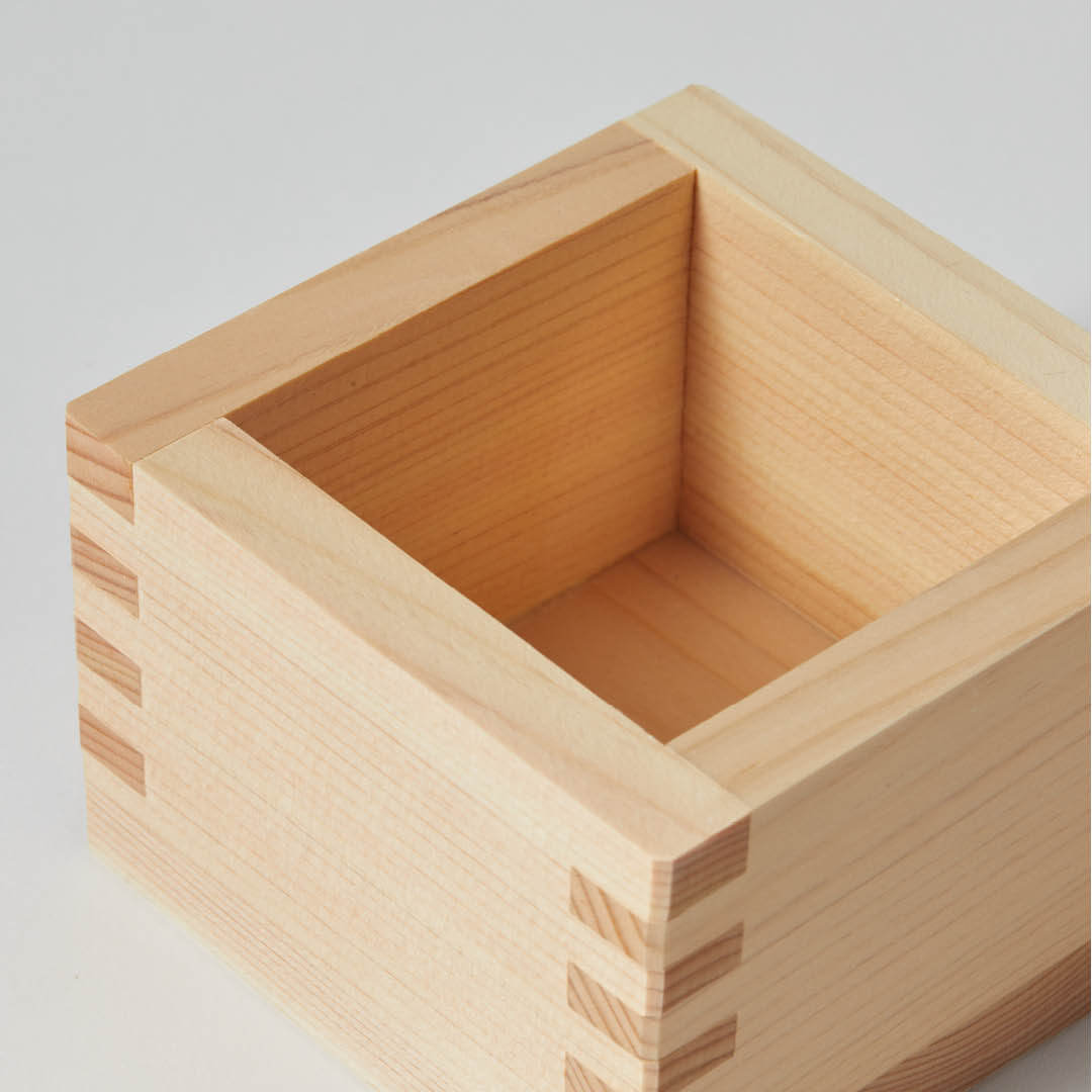 Hinoki Masu Small, upward angled close view