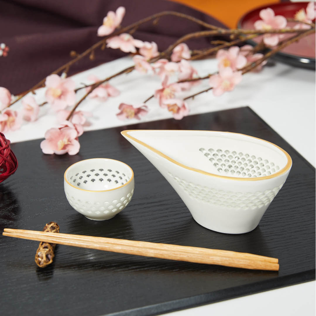 Hotarude Katakuchi With Mica Gold Rim, on a table